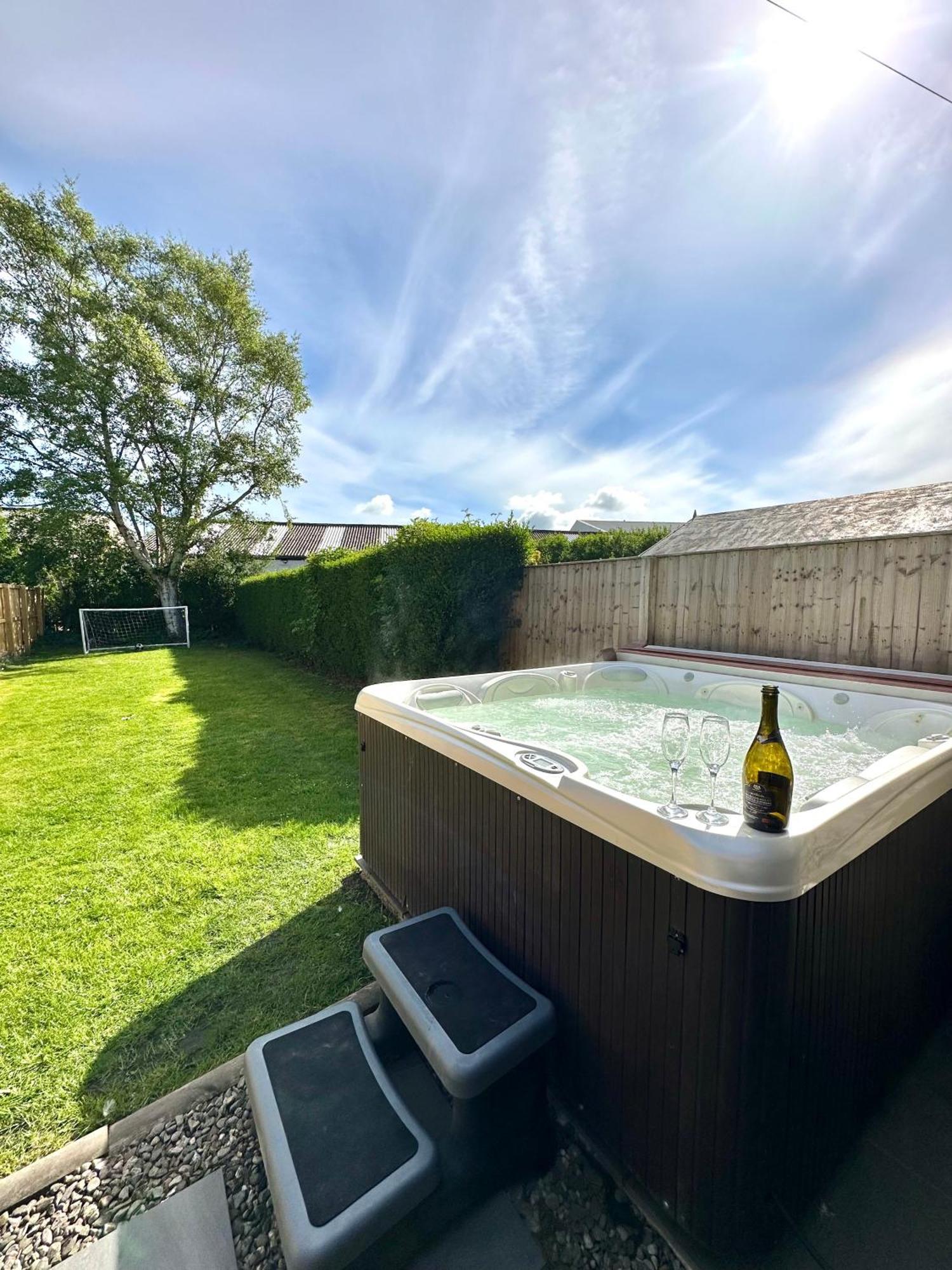 Stylish & Chic Central Apartment With Hot Tub Perth Exterior foto